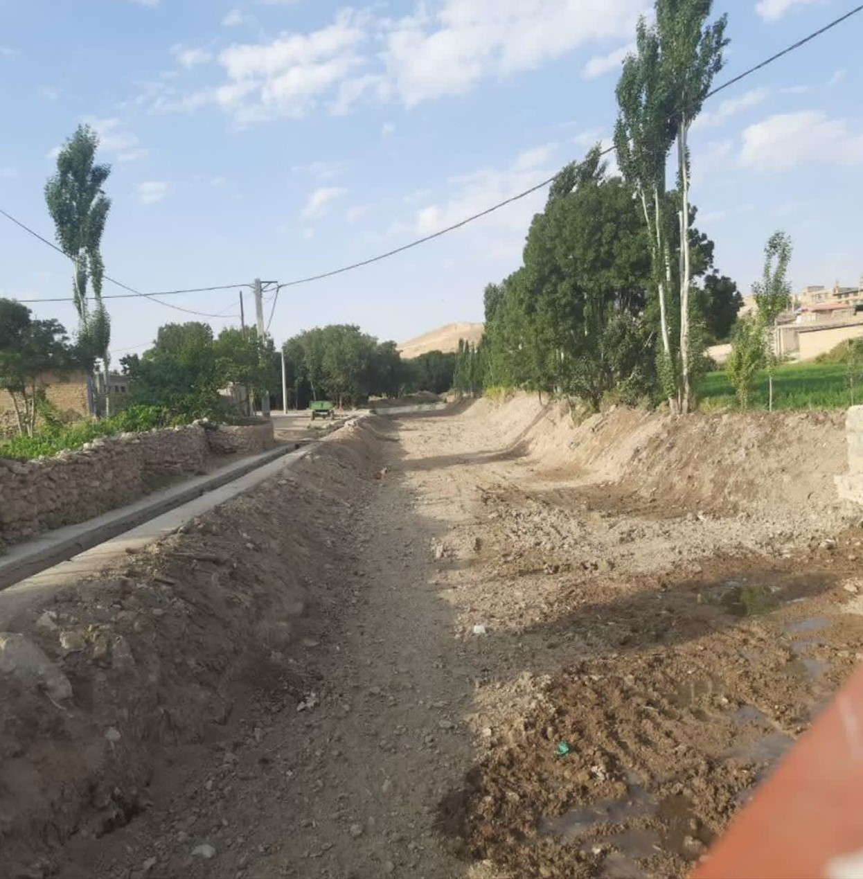 تداوم عملیات لایروبی رودخانه‌های شهرستان کبودرآهنگ برای افزایش ایمنی در برابر سیلاب