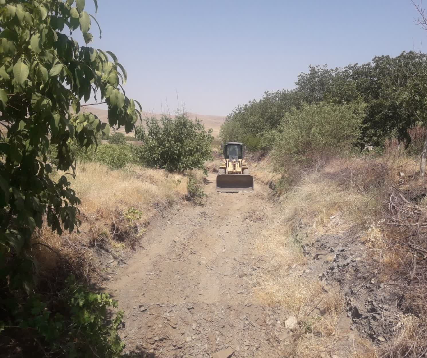 رفع تصرف ۳۰۰ مترمربع از مسیل روستای مهدویه در شهرستان ملایر