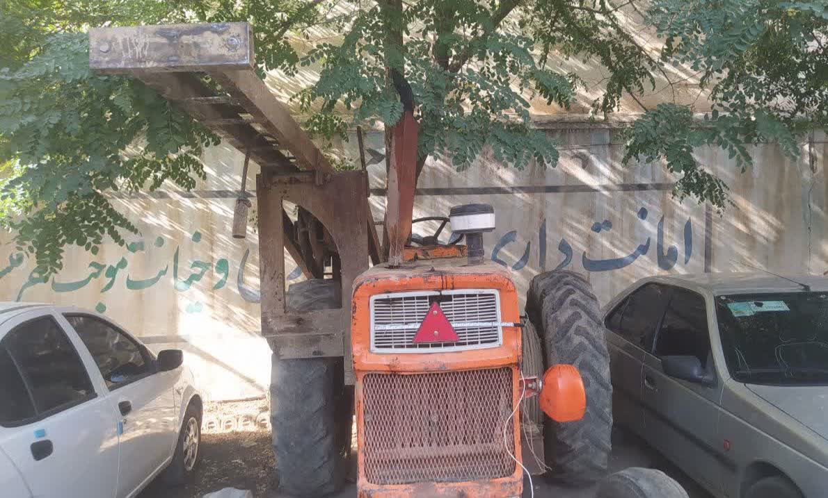 توقیف دستگاه حفاری غیرمجاز در روستای بابارییس شهرستان ملایر